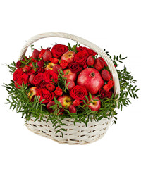 фруктовая корзинка с клубникой. Перу
